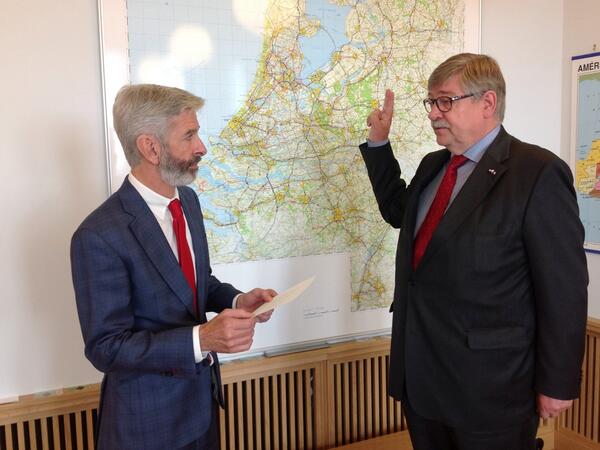 Zojuist de heer Willibrord van Beek beëdigd als nieuwe Commissaris van de Koning provincie Utrecht. Gefeliciteerd!