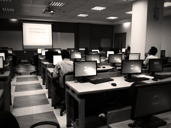 zainj89's tweet image. They never make a sound when the teacher is at der back...  #teachingprogramming #c++ #gradedlab