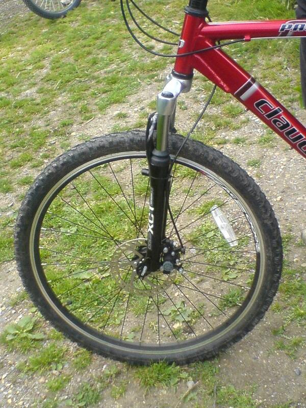 Andrew_lloyd1's tweet photo. @EvansCycles Oops, bent my Bicycle Suspension Forks. #waitingforsale http://t.co/7x91LcVR0h