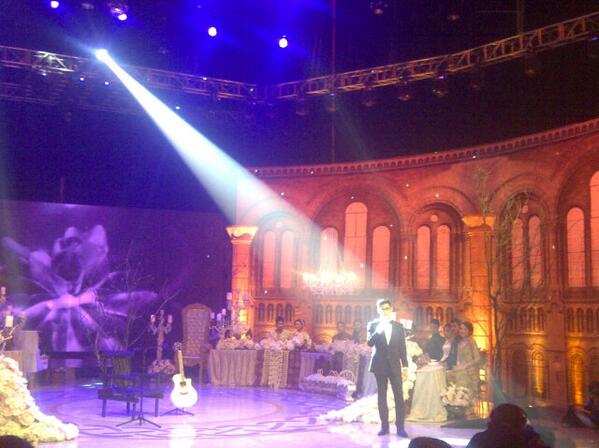 AfganismeWorld's tweet photo. :') RT @OfficialRCTI: "Jodoh Pasti Bertemu" dibawakan oleh Afgan #KonserMenujuMissWorld http://t.co/Fah0G9r0xp