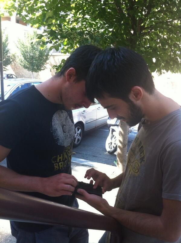 Giochiamo a Glow Hockey? - #gayingenui <a href="/Tuccido/">Giuseppe Tuccido</a> #thejackal @riluttante