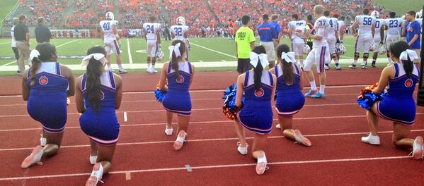 HBUCheer's tweet photo. We ❤ HBU Football http://t.co/sqnI9gDQo6