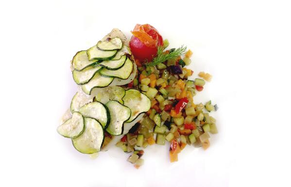 TinoEventi's tweet photo. #Venezia70 #Venice70 ed ecco il mio Trancio di Branzino in crosta di zucchine con verdure dell'orto #Tuttiatavola http://t.co/eIT3g6FVYz