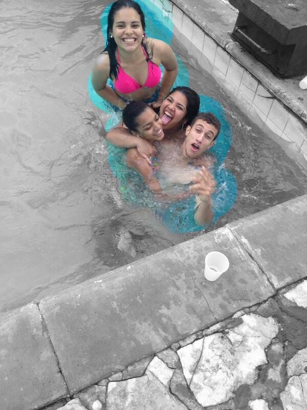 Ruth3602's tweet photo. cosas que uno extraña demaciado @31izab3th @OLisannia @DauryBautista http://t.co/T0Jrsi9In0