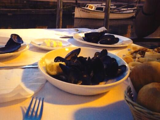 nuriadelluna's tweet photo. Últim sopar, al millor restaurant de ciutadella #nostàlgia #Menorca @rubenix1976 @mireia_im @marta281 @SilPiber http://t.co/jNC6CVvXKR