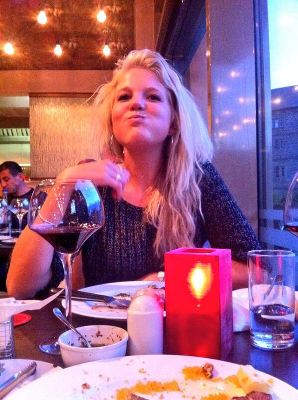 IainStewart_'s tweet photo. @CharleeEason balls deep in rump @FazendaLeeds 🐮😍😍 http://t.co/5gnhNG2vnt