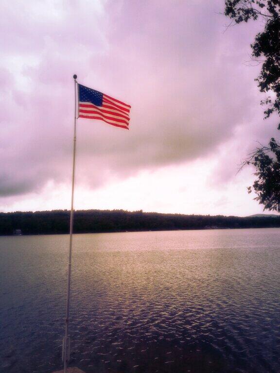 The_cryptobear's tweet image. Last day at the lake, so long summer #timetogetajob #herecomesfall