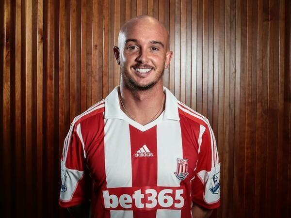 LTransferNews's tweet photo. OFFICIAL: Stephen Ireland signs for Stoke City on a season long loan deal from Aston Villa. #AVFC #SCFC http://t.co/ZZidIFqAud
