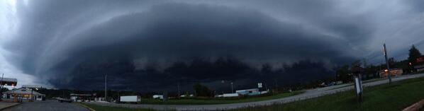 danburyweather's tweet image. Live in Fonda, NY just ahead of a squall line. @NWSBinghamton @NWSAlbany #wxedge #nywx #storm