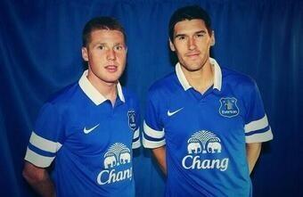 LTransferNews's tweet photo. OFFICIAL: Everton sign McCarthy for £12Million and Gareth Barry on a season long loan deal. #WAFC #EFC #MCFC http://t.co/pE3Sn27BYw