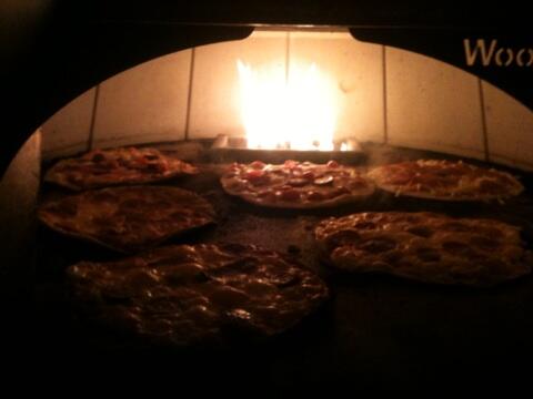 ChefJcarles's tweet photo. La Pizza! http://t.co/q0ttGnq3ut