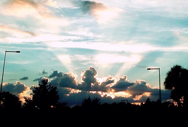 INAPAGOB's tweet photo. @tomsorrells sunset from Disney. Taken by Chris Bender, Clermont. http://t.co/4Rk9aziCud