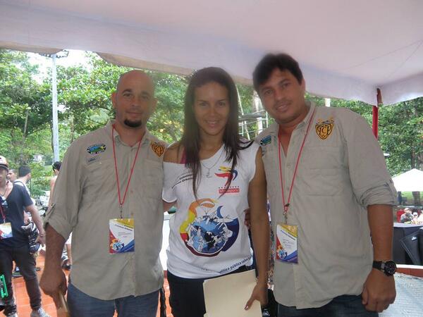 PAINTBALLPCP's tweet image. Foto con la Ministra del deporte 01/09/2012
en busca de la federacion nacional de paintball