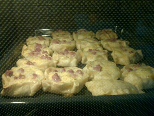 agusdarri's tweet photo. Wee alta empanada cocinamo con @flordetora #pachuparselodedo http://t.co/zNpUY0ZtV2