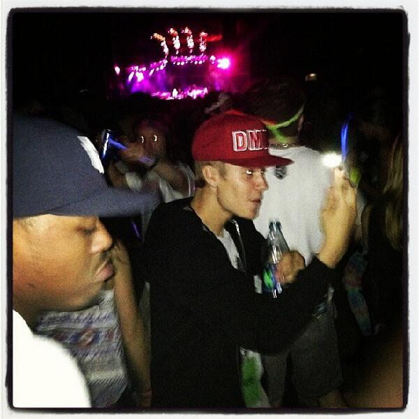 yourbiebermedia's tweet photo. Photo of Justin at the Phish concert last night! http://t.co/MmcyFVpqsI