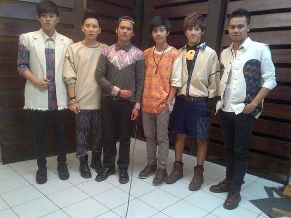 SMASH_IN7's tweet photo. ini dia style MS semalam,ganteng kan? :) @BismaK_G @Rafaell_A @MuhRezaAnugerah @MuhILhamFE @RanggaDESO @DickyMP_U http://t.co/BZQ41mew5q