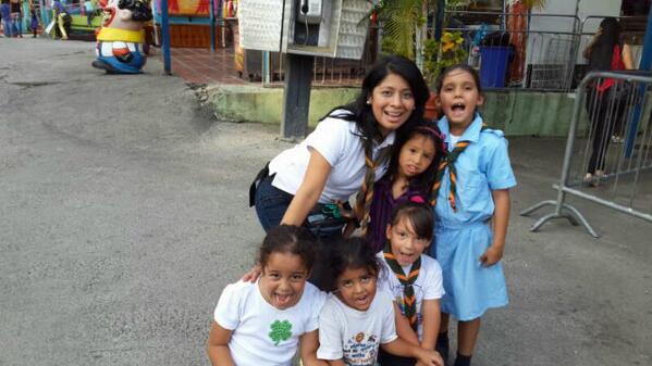 Cronopios_69's tweet photo. Las Haditas con la Lechu @KIRSTENVILELA http://t.co/o3ypZnKYwt