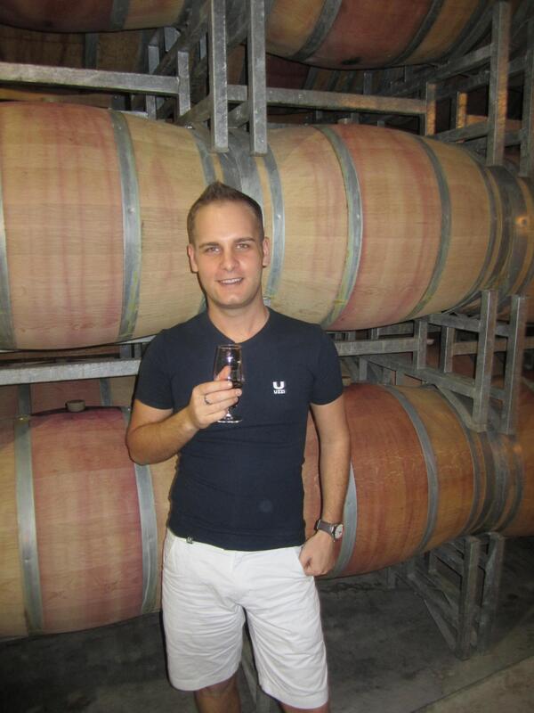 Charldodekock's tweet photo. Kom ons klink 'n glasie op heerlike wyn @FairviewWine http://t.co/xtoN3Iw8H4