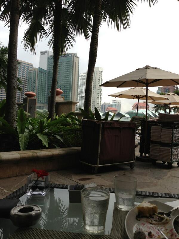 122chef's tweet photo. Poolside http://t.co/l7qeuT9XZN