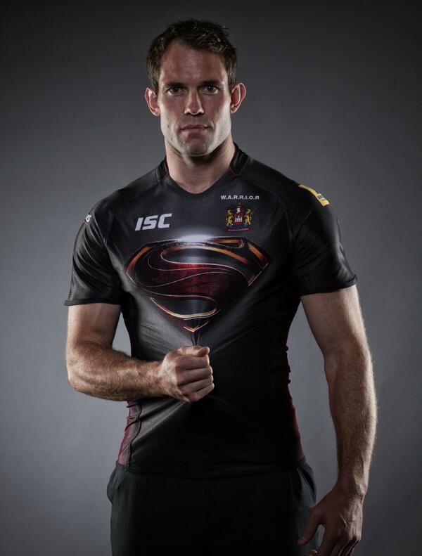 RT to win a fantastic #MANOFSTEEL bundle, out on Blu-Ray &amp; DVD on 2 Dec. T&amp;Cs: bit.ly/14J307r #WigLeeMoS