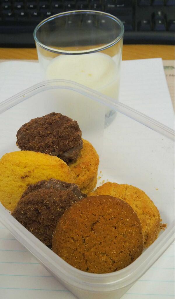 DNix2410's tweet photo. Cookies &amp; Milk rocking my world right now :D http://t.co/8QilGWNEfo