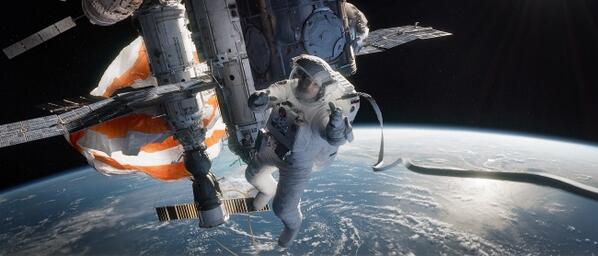 Pathenederland's tweet photo. #Gravity (Sandra Bullock, George Clooney) zie je vanaf 3 oktober in de bios. 

RT = deze film ga ik zien! http://t.co/3CD5bHIiW7