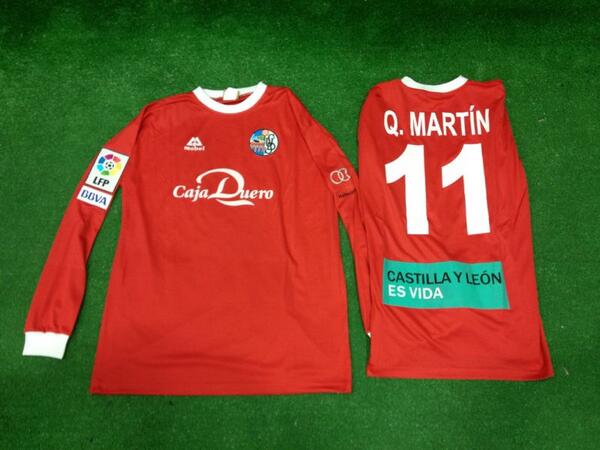 BOUTIQUE. Ya disponible en la Boutique del Pasaje Coliseum una edición especial de camisetas de temporadas pasadas.