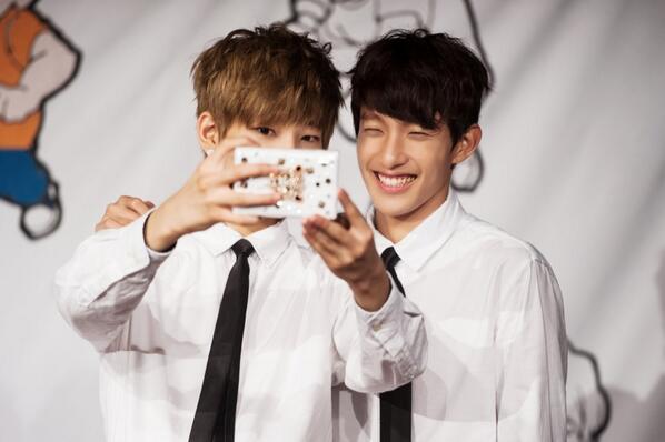 pledis_17's tweet photo. [Doogi PD]

 'LIKE SEVENTEEN' Behind Pic.-#WONWOO #SEOKMIN http://t.co/O5oTBCpUJP