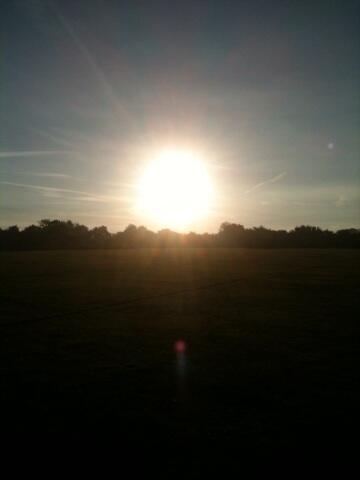 ParrishSally's tweet photo. Sun at seven o'clock this morning beautiful day again http://t.co/YiuRaoaUO3