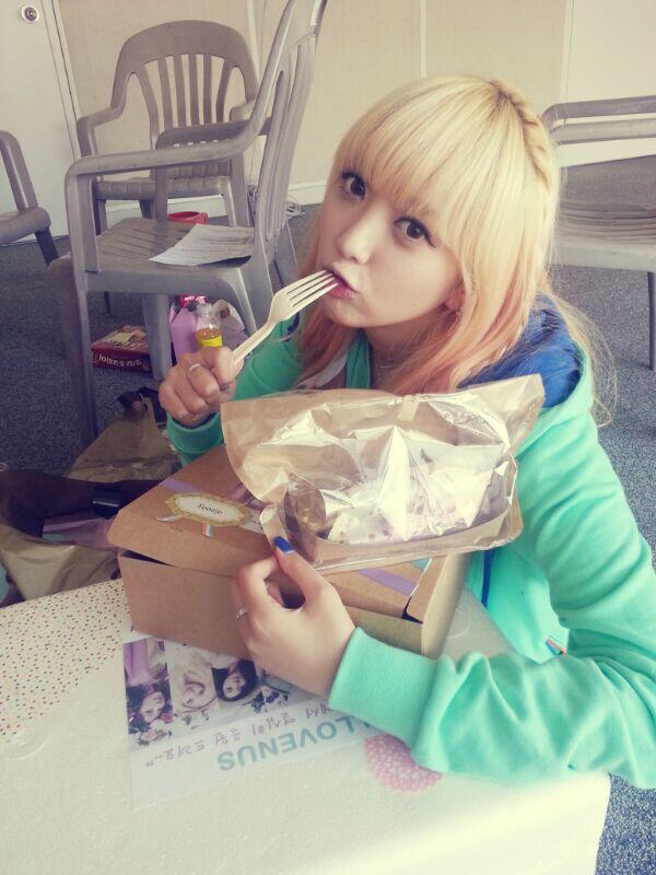 BTPQgKMCMAAbHI1.jpg:large