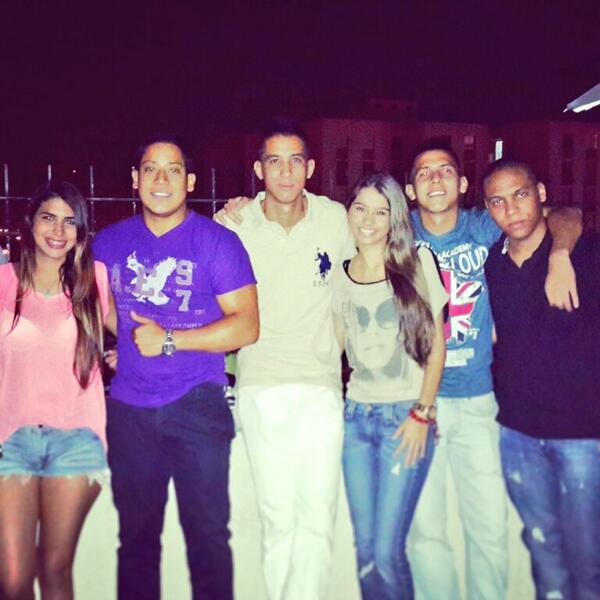 DanielRey93's tweet photo. @LinaZapata2 @Davidmontes101 @TefiHerrera @Santiro7 @oficialyeye http://t.co/6AkY9lbNeh