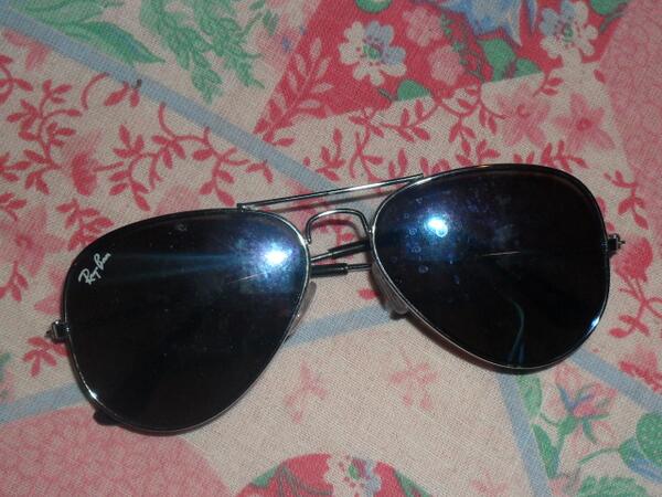cirillo34's tweet photo. i miei nuovi occhiali a specchio della ray-ban http://t.co/S8XPPWXVvb
