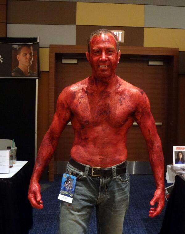 taelcat's tweet photo. OMG!  It's BILLITH at @DragonCon  @hbotrueblood #trueblood #waitingsucks http://t.co/3aOoS7MWJV