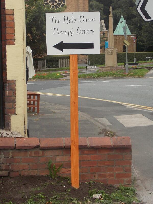 AltSignGraphics's tweet image. Metal Composite Double Sided Sign on Wooden Post - Ideal for a temporary signage solution.