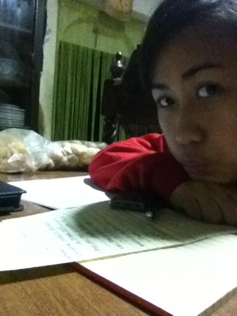 edelaineee's tweet image. Whazzup? Chicharon on my side. #fingerfood #studypower #FTS ON NSTP!