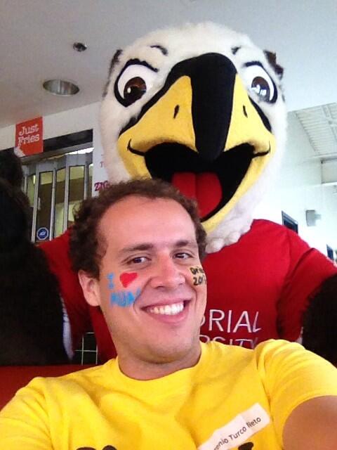 egefeq's tweet photo. @MUNOrientation selfie with sammy... Awesome! #MUNOrientation2013 http://t.co/NZBg8Ri950