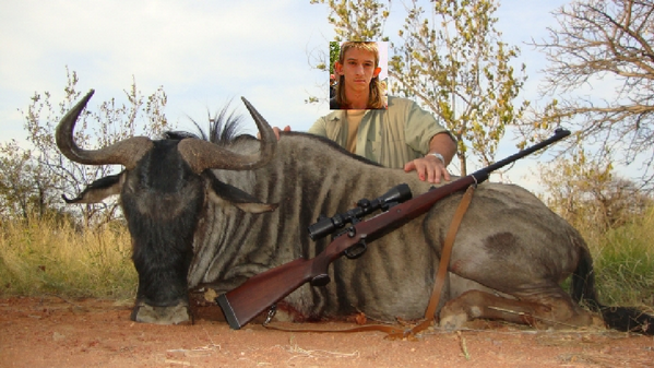 DenisDoizot's tweet photo. g comencé par un séjour en afrik. La c une foto de moi et un animal en plein dodo mdrrr le réveil été dur lol http://t.co/CgqONgYDmY