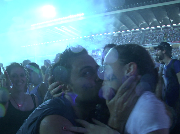 RedRonnie's tweet photo. Alcuni screen shot dal concerto @lorenzojova in onda alle 21 @RoxyBarTv http://t.co/hEO8JXNIiK Foto 5 #IQNF http://t.co/H019egVMpl