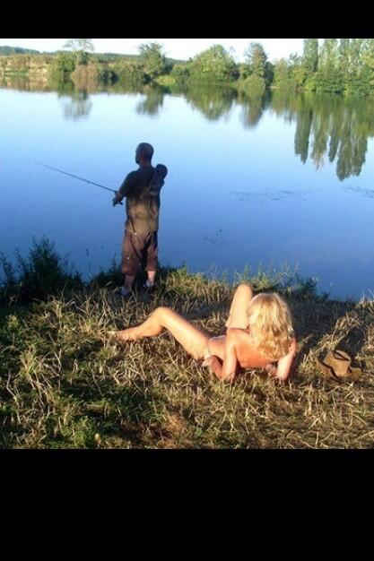 reelingproblems's tweet photo. "Not now I'm fishing" http://t.co/moIerkEAiC