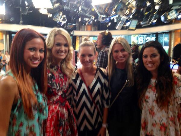 lelizabethk's tweet photo. It was great to see you @carrieunderwood at GMA! You're an amazing person. Thank you for being an inspiring example! http://t.co/XeeoV82BwC