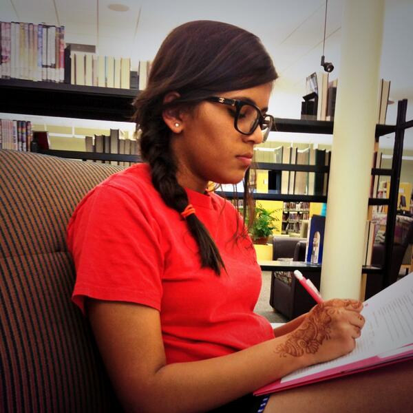 Kamishyousuf's tweet image. Spending our 3 year anniversary at the library #StudyDate #IWantItBad @akarowadia 😘