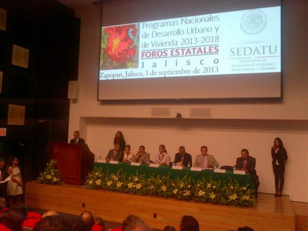 AlejandroNietoE's tweet photo. En la inauguración del Foro Estatal de Desarrollo Urbano y Vivienda, en Zapopan, Jalisco. #FDUyV_jal #PNDUyV http://t.co/4gYv2DTJbq