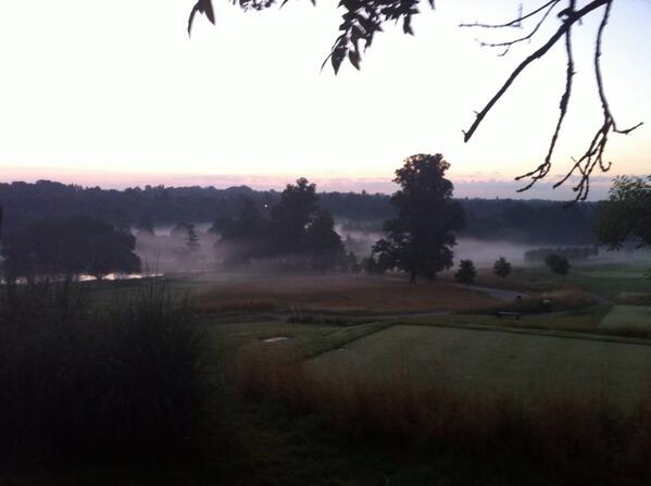 The grounds looking like the set of a ghost movie this morning. Still beautiful though. 
#englandisbeautiful