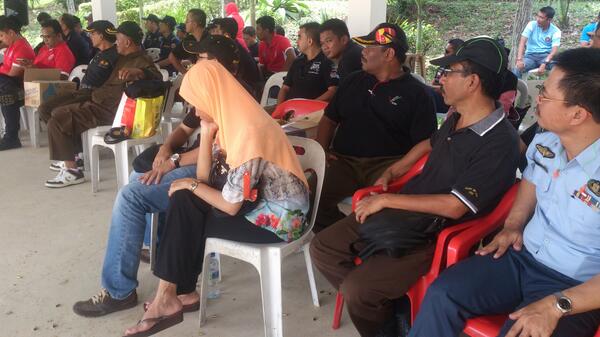 ecah_yam's tweet photo. Tuan @zulkifliabidin @mehatahmad juga mengambil bahagian dalam UKMR anjuran SPRM. @RELA_SELANGOR @FelixinTheCat http://t.co/IrVT9O3SOq