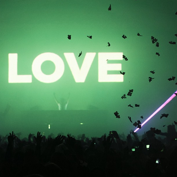 carlsbergMX's tweet photo. ¡Es martes y aún sentimos la música de @Axwell que nos dio una gran fiesta el sábado en Estocolmo! #WTP http://t.co/OuFq96T5kP