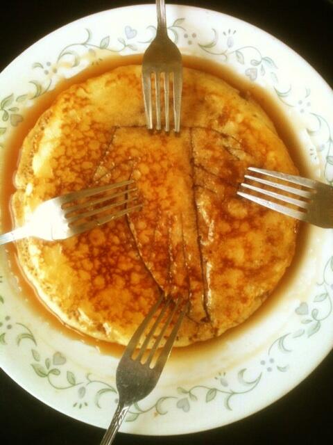 Saintsfam's tweet photo. WHO DAT!!
RT @WhoDatPancakes: Who Dat! #PancakeThrowback  #BeatTheDirtyBirds RT @WhoDatPancakes: Pancake Flashback:
11-11-12 
#Saints 31
#Falcons 27
Stick a fork in dem Dirty Birds.
#BeatTheFalcons https://t.co/DOXWlpayDj