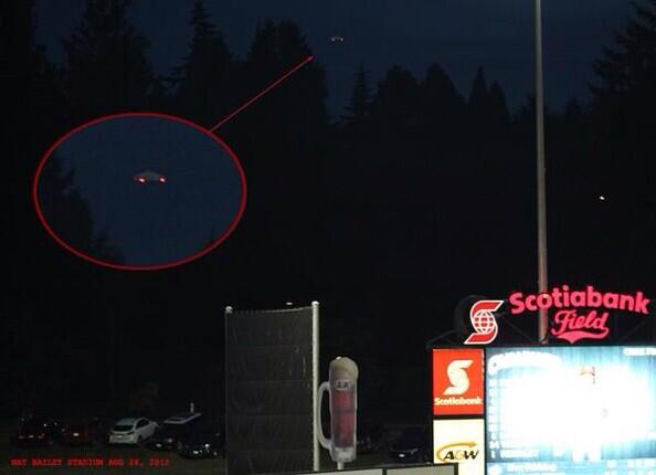 Mass UFO sighting at Canada baseball game BTSkR3UCYAIaPpp