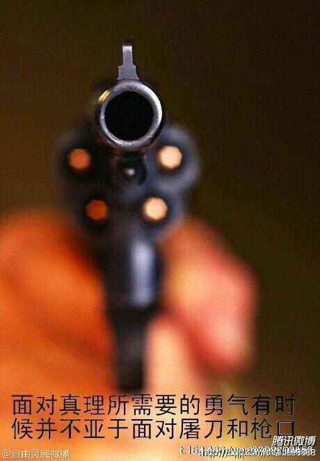 【李方平律师临沂办案遭刑警殴打】因办理 @杨海龙昭雪 窝藏案，@李方平律师 向兰山公安分局刑警大队递交律师手续。江雨（自称）警官拒绝接收律师手续，还关门回避。连续敲门后，江警官出来紧捏住律师的左臂，并用膝盖猛撞律师裆部，剧痛难忍。