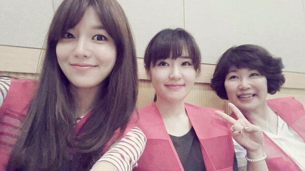 [PIC][17-11-2013]Selca mới của SooYoung - SooJin và DV Lee JongHyuk - Page 2 BTTC5Q_CAAEzlyC