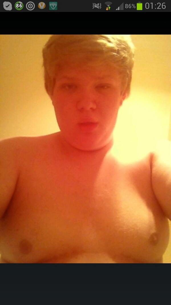 chubby69hot's tweet photo. نفسي في واحد زي كده جسمو اححححح يجنن http://t.co/DMk4w6j7NL